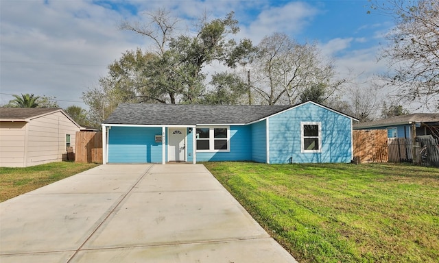 ranch-style home with a front lawn