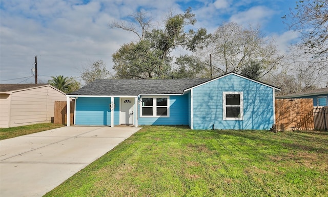 single story home with a front yard