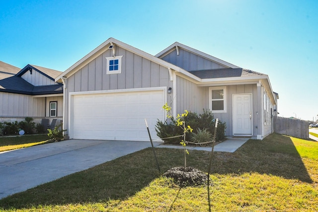 view of front of house featuring a garage and a front yard