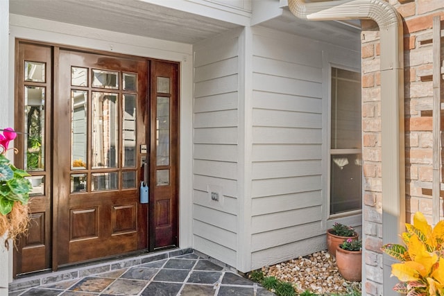 property entrance with covered porch