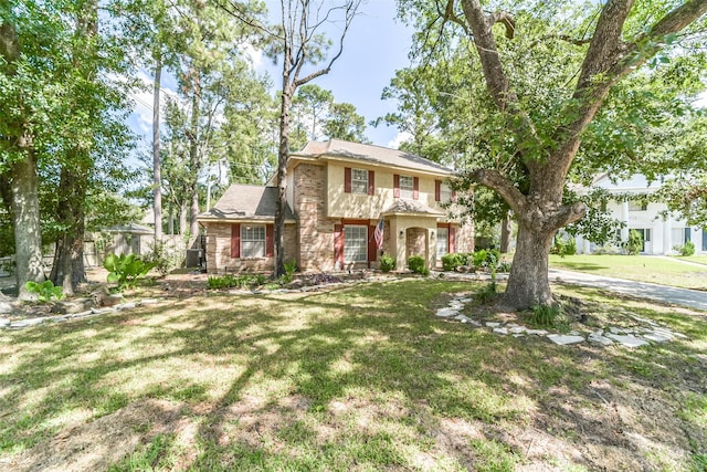 view of front of property featuring a front lawn