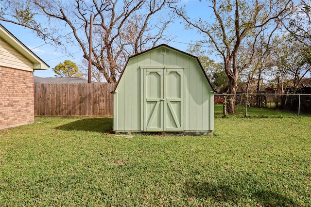 view of outdoor structure with a yard