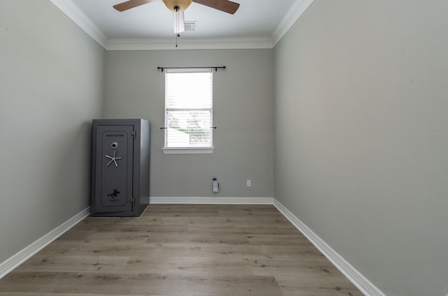 unfurnished room with light hardwood / wood-style floors, ceiling fan, and crown molding