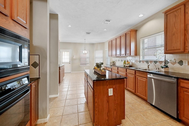 kitchen with an inviting chandelier, tasteful backsplash, hanging light fixtures, black appliances, and a center island