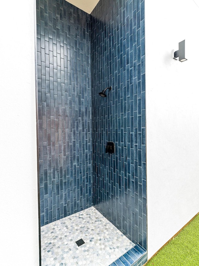 bathroom with tiled shower