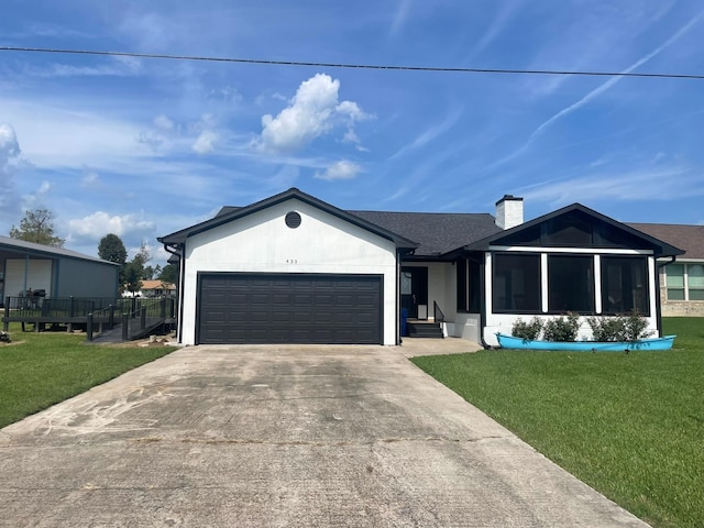 view of front facade featuring a garage and a front yard