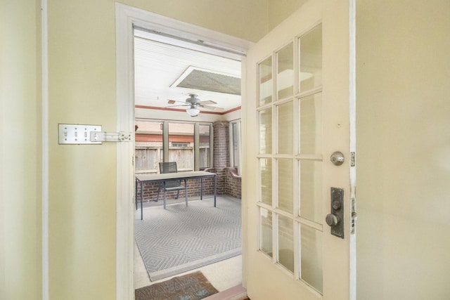 entryway featuring ceiling fan