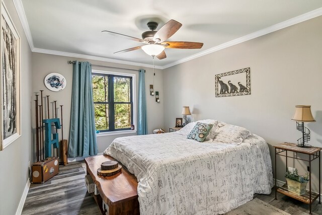 bedroom featuring ornamental molding, dark wood-style floors, baseboards, and ceiling fan