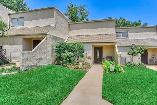 view of front of property with a front yard