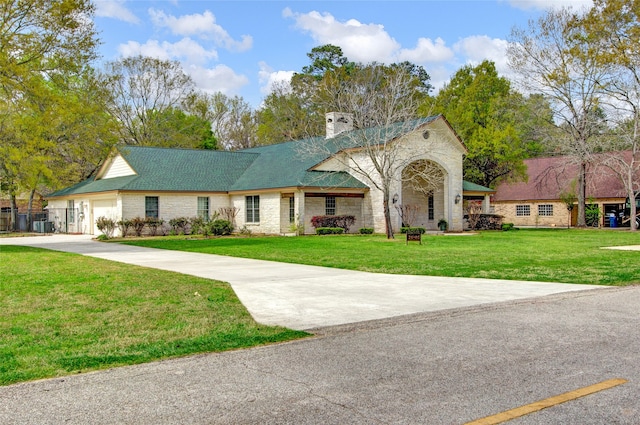 view of front of house with a front lawn and a garage