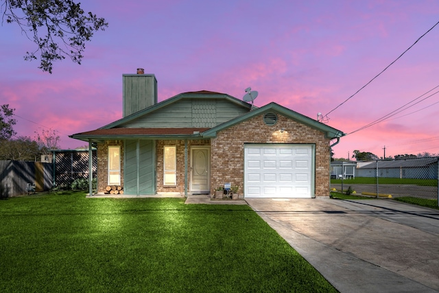 view of front facade with a lawn