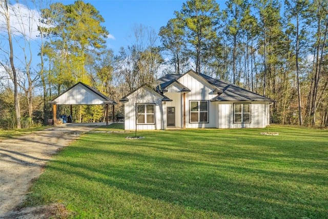 view of front of property featuring a carport and a front lawn