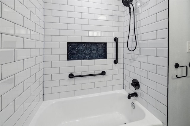 bathroom featuring tiled shower / bath combo