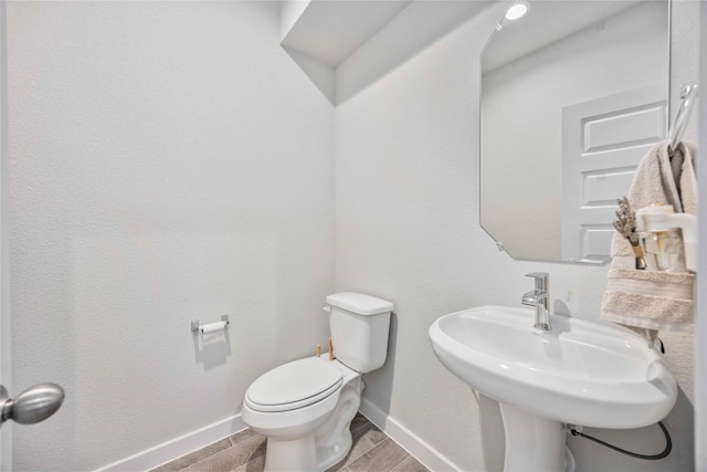 bathroom featuring toilet and sink