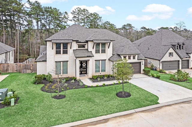 view of front of house featuring a front lawn