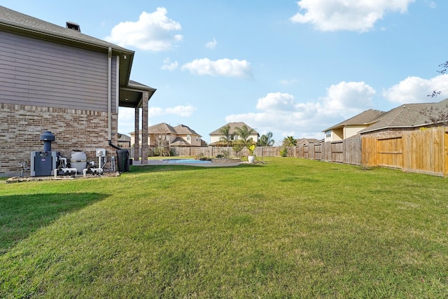 view of yard with a pool