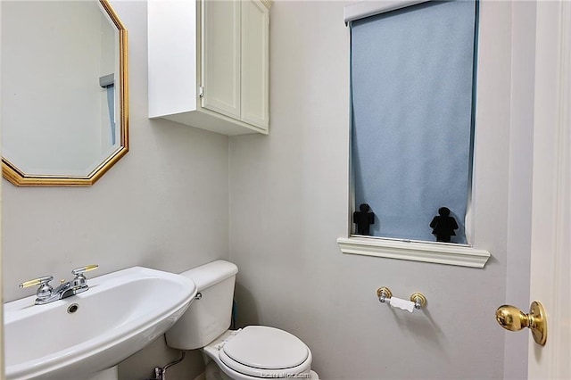 bathroom featuring toilet and sink