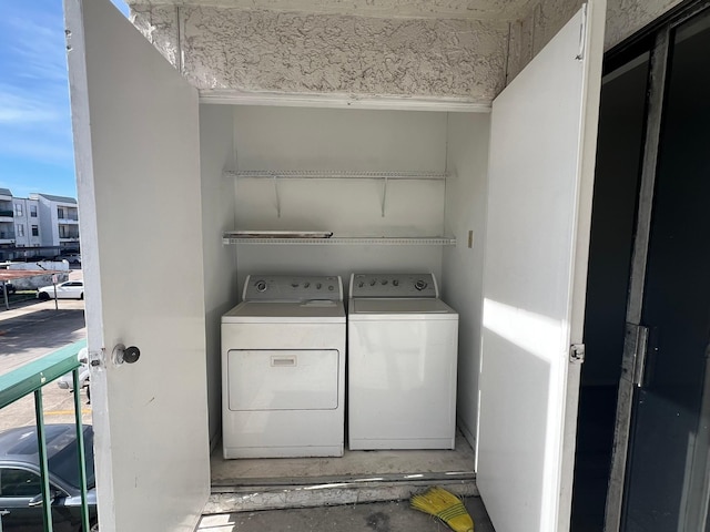 washroom featuring washing machine and clothes dryer