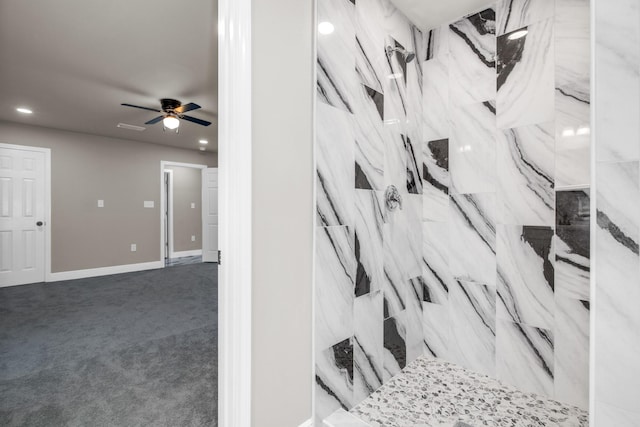 bathroom featuring a tile shower and ceiling fan