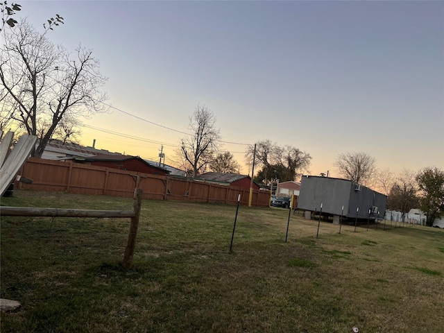 view of yard at dusk