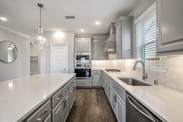 kitchen featuring gray cabinetry, sink, dark wood-type flooring, tasteful backsplash, and appliances with stainless steel finishes