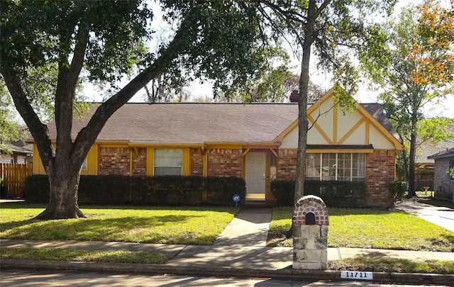 view of front of home featuring a front yard