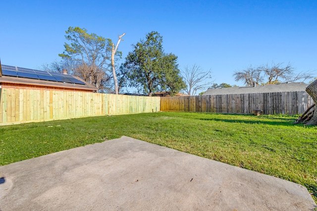 view of yard featuring a patio