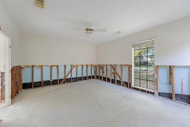 unfurnished room with ceiling fan