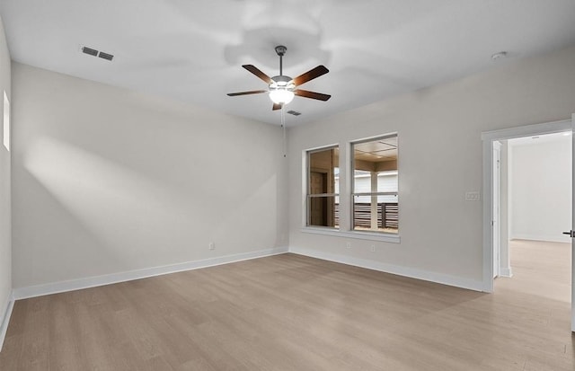 empty room featuring light hardwood / wood-style floors and ceiling fan