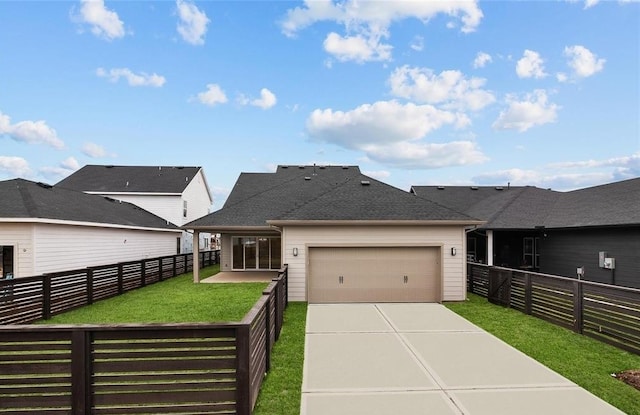 view of front facade featuring a front yard and a garage