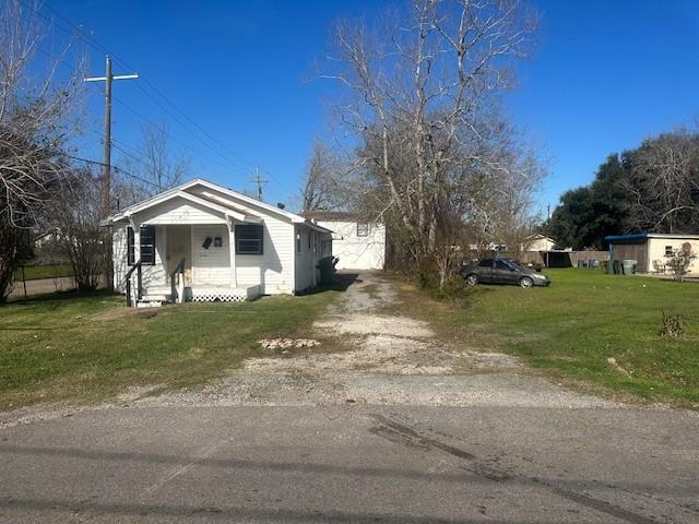 view of front of home with a front yard