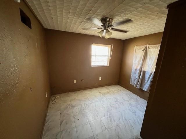 empty room featuring ceiling fan