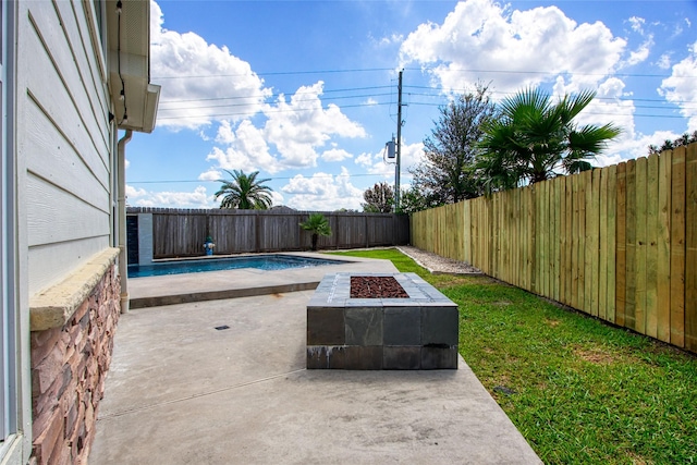 view of patio featuring a fire pit and a fenced in pool