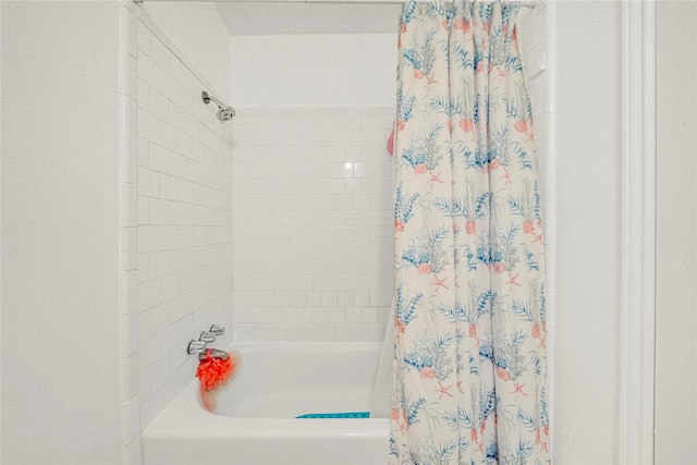 bathroom featuring shower / bath combo