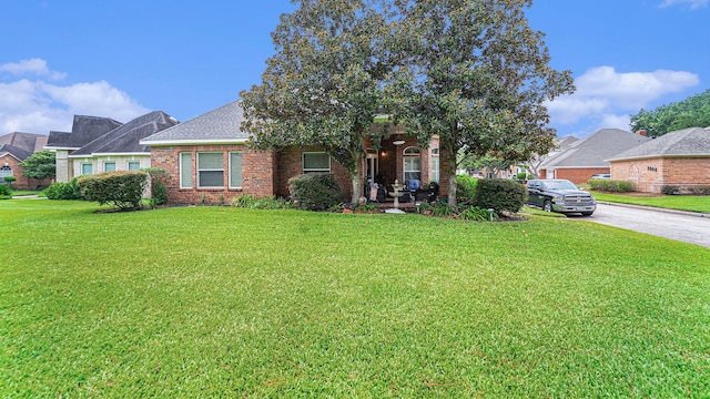 view of front of house featuring a front yard