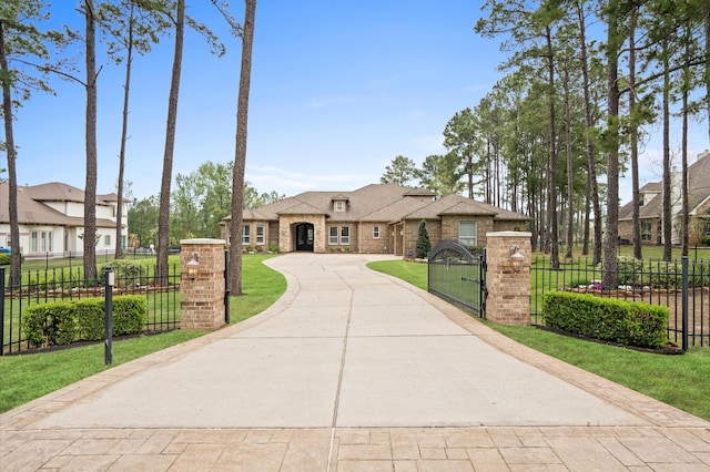 view of front of home featuring a front lawn