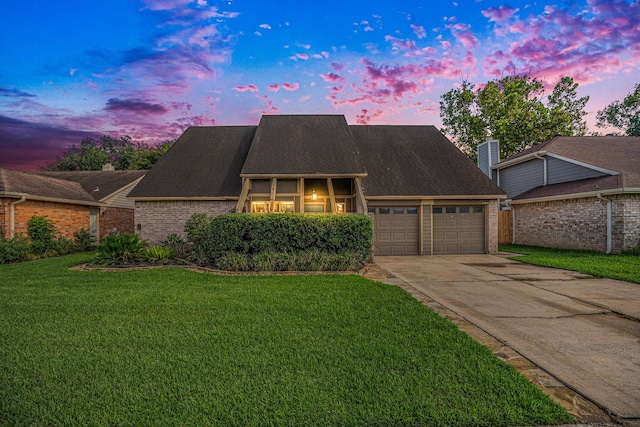 view of front of house featuring a yard and a garage