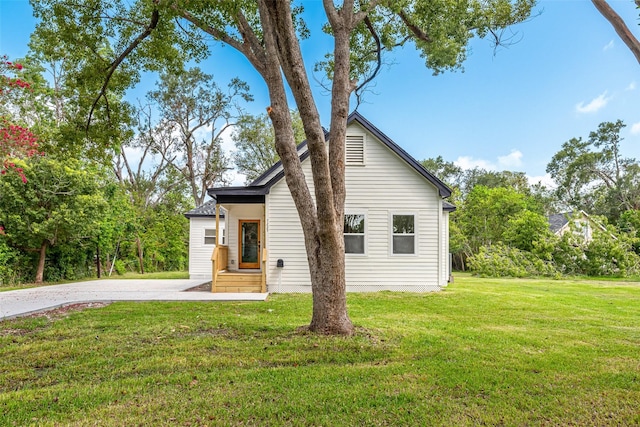 view of front of house with a front yard