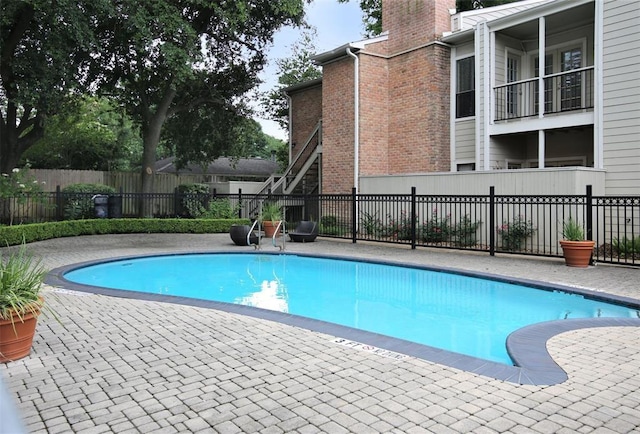 view of swimming pool