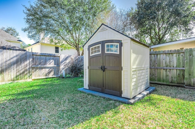 view of outdoor structure featuring a yard