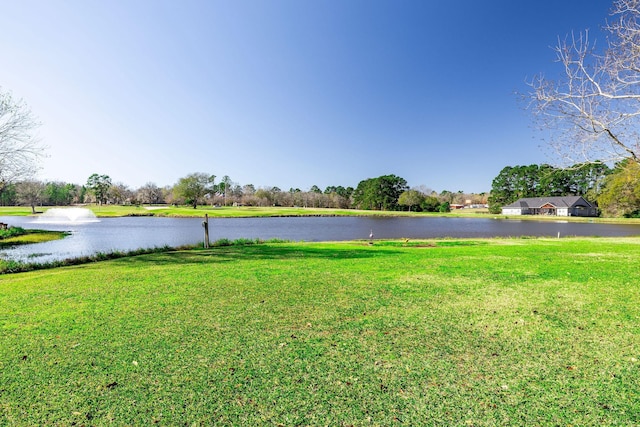 view of yard featuring a water view