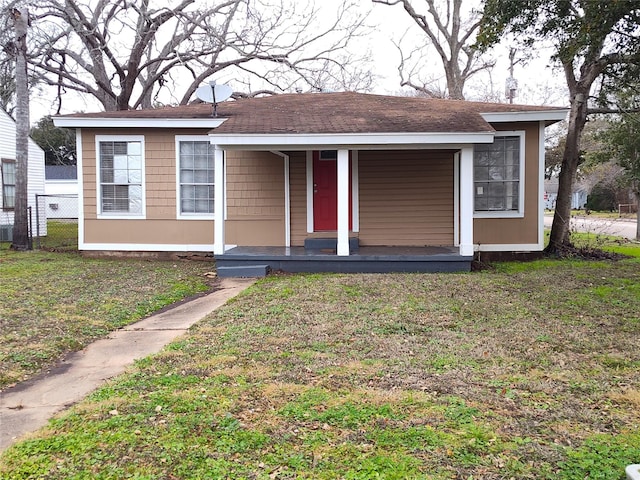 view of front of house featuring a front yard