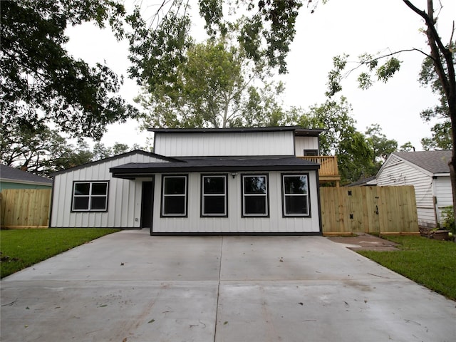 exterior space featuring a front lawn