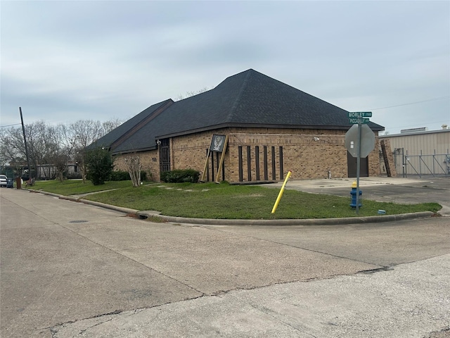 view of side of property featuring a yard