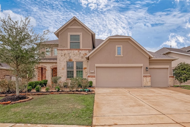 view of front of house featuring a front lawn