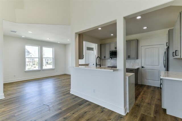 kitchen with gray cabinetry, sink, dark hardwood / wood-style flooring, and appliances with stainless steel finishes