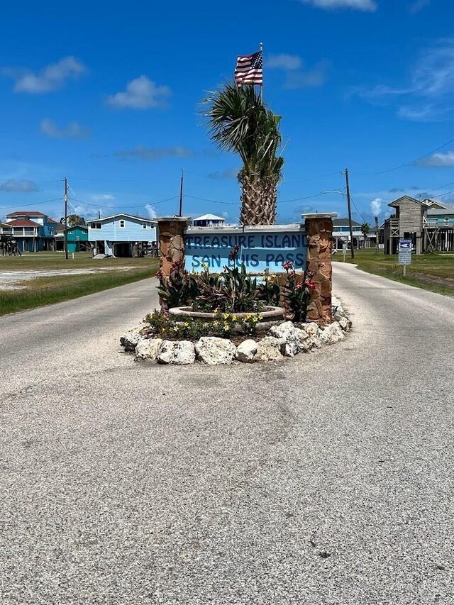 Listing photo 2 for 12907 Buccaneer Pkwy, Freeport TX 77541