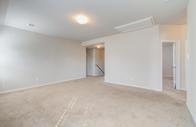 carpeted spare room featuring vaulted ceiling