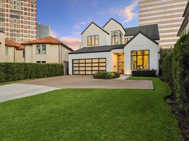 view of front facade featuring a yard and a garage