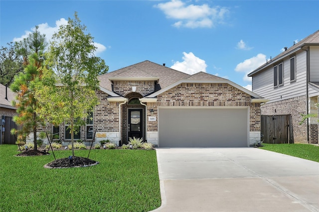 view of front facade featuring a garage and a front yard